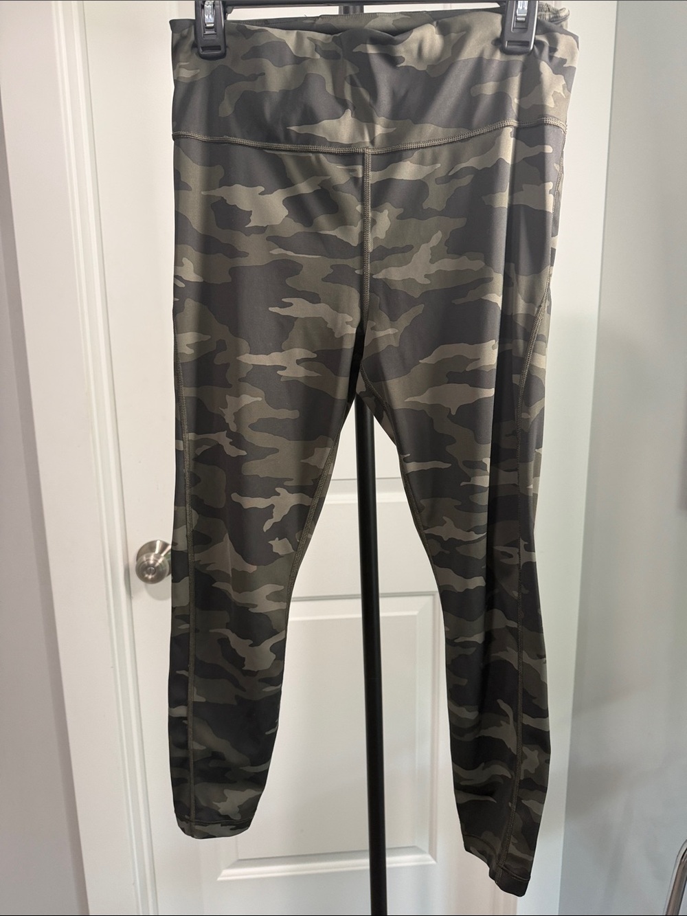 Athleta Women's Camo Leggings in Olive & Dark Green